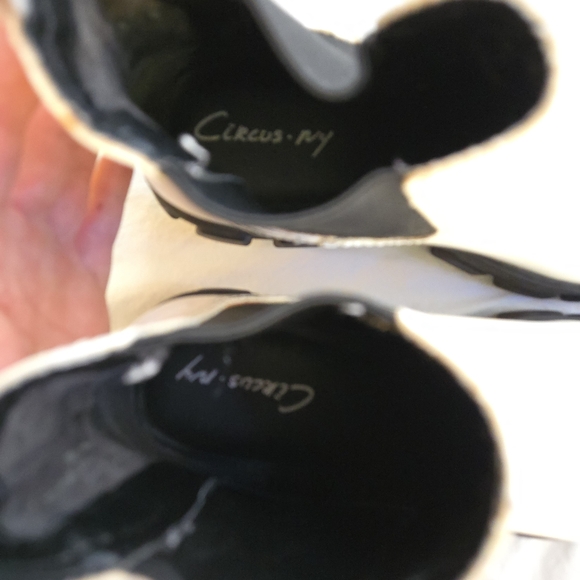 Circus by Sam Edelman White Patent Darielle Black Lug Sole Chelsea Booties HAL3 - Picture 3 of 16